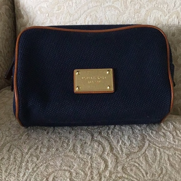 Michael Kors make up bag - Picture 1 of 8